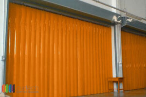 Pomarańczowa kurtyna paskowa - folia 300x3 mm